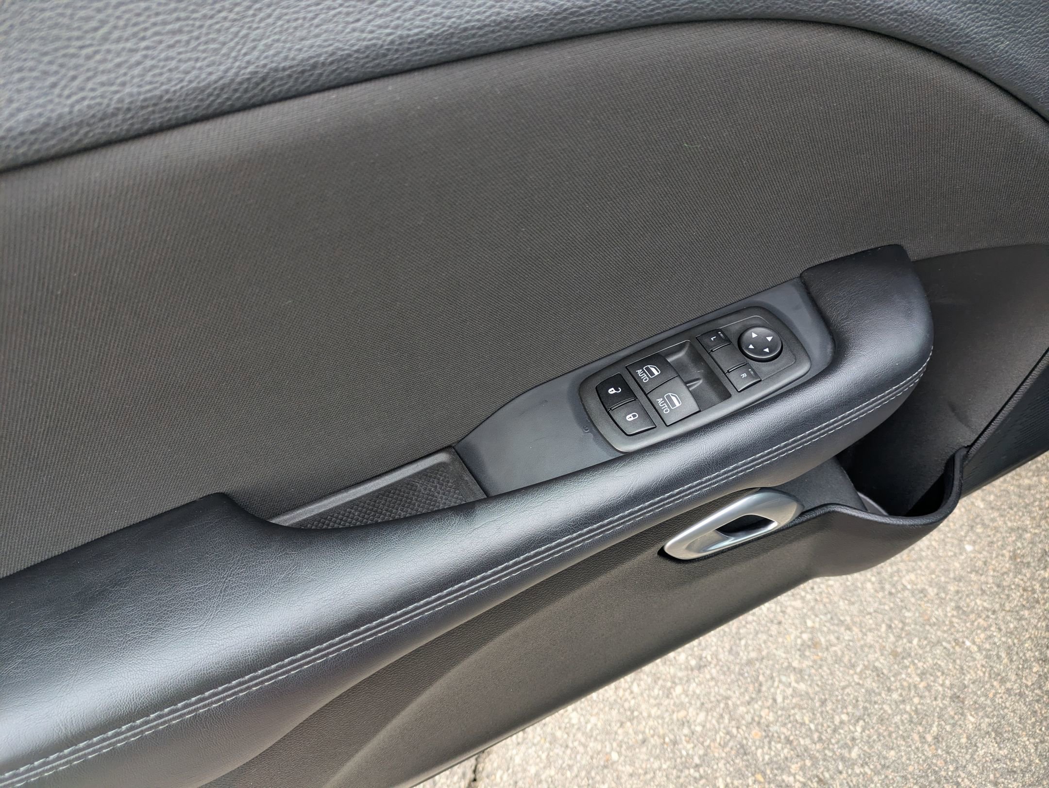 Used 2022 Dodge Challenger SXT w/ Driver Convenience Group image 14