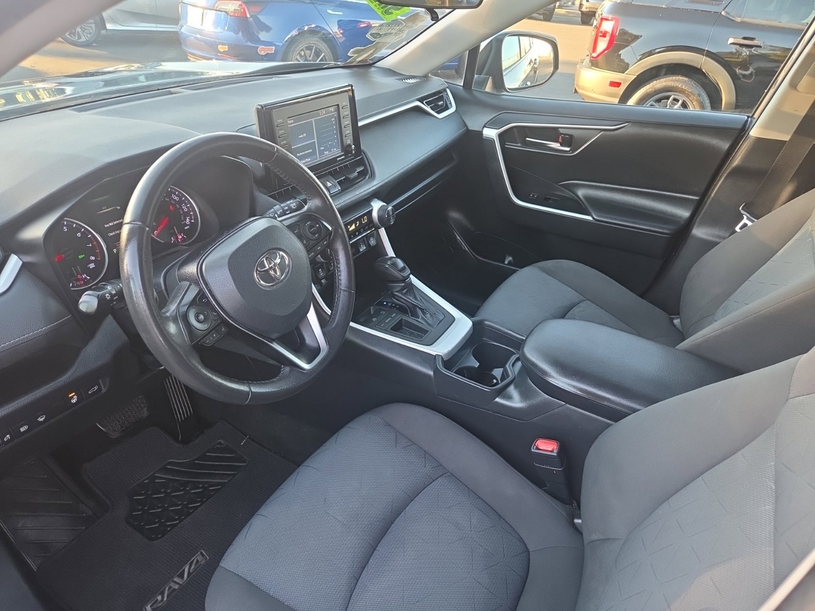 Used 2020 Toyota RAV4 XLE w/ Convenience Package FWD image 16