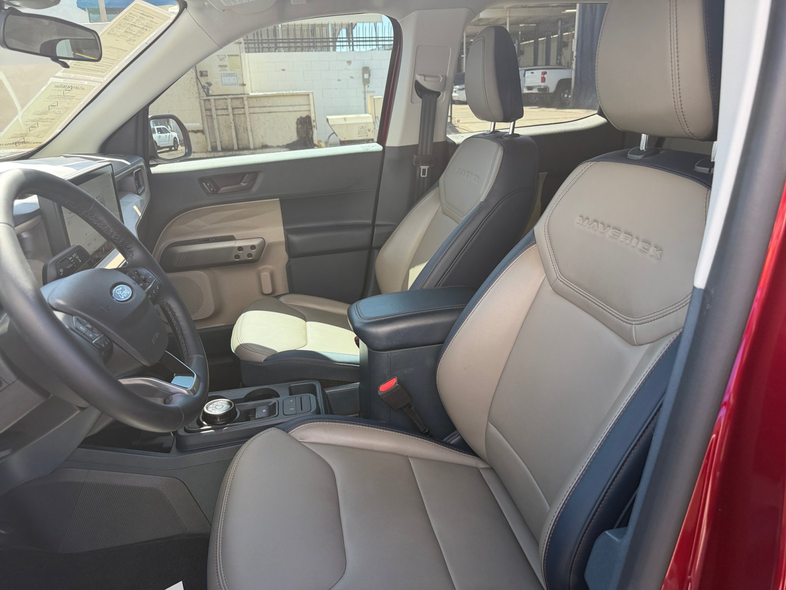 Certified 2025 Ford Maverick Lariat w/ 4K Tow Package AWD/4WD image 15