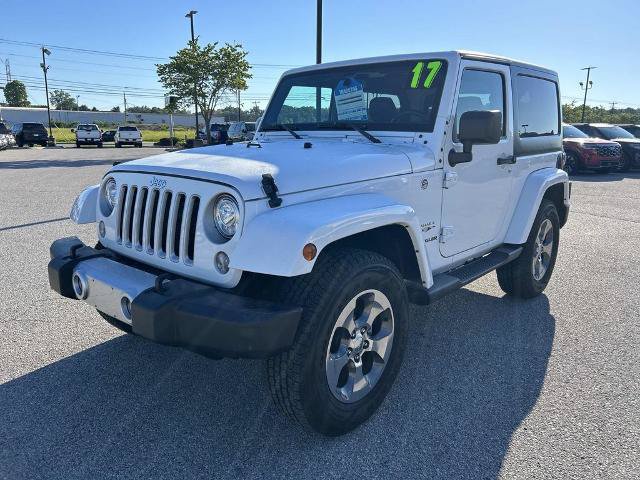 Used 2017 Jeep Wrangler Sahara w/ Connectivity Group AWD/4WD image 8