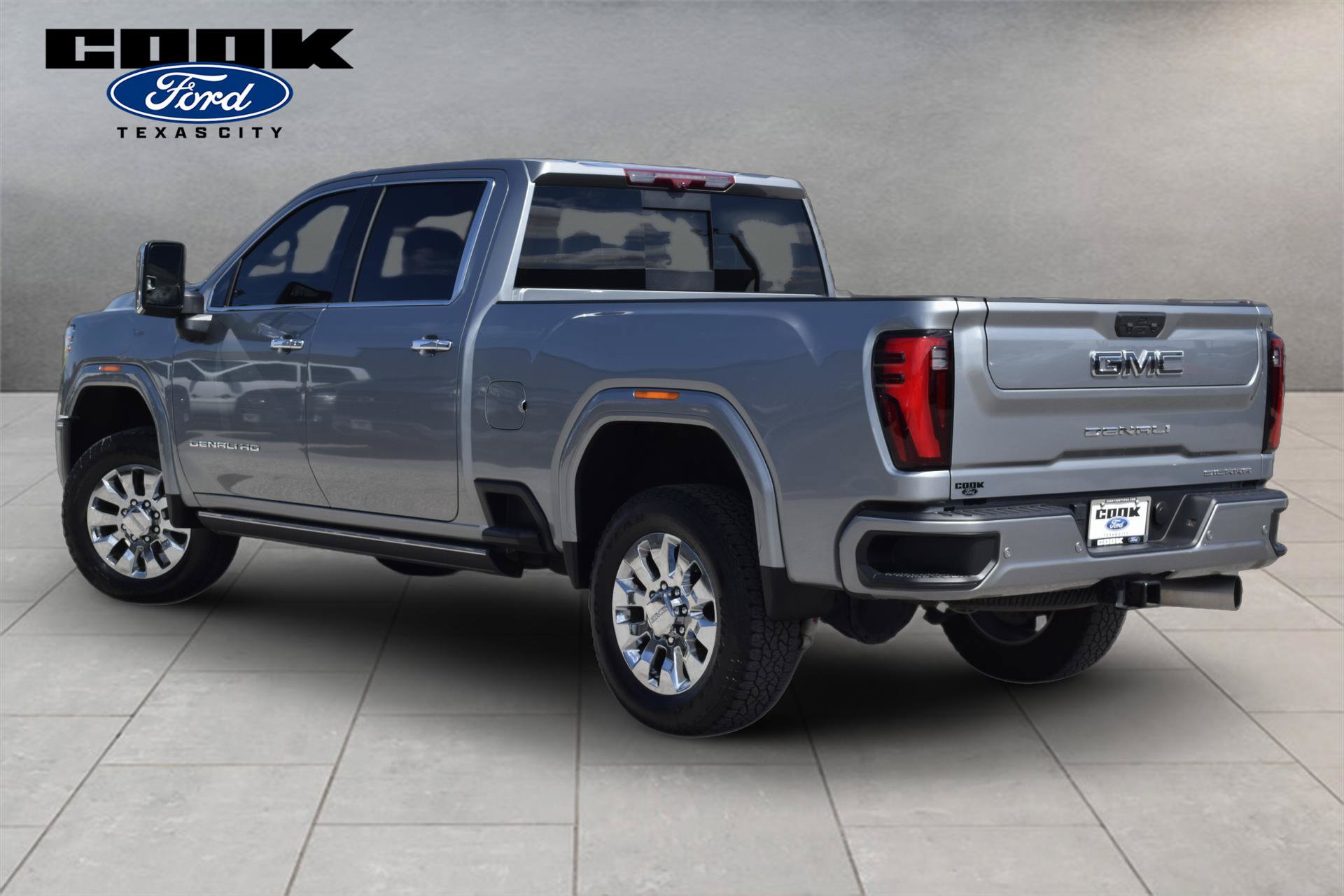 Used 2024 GMC Sierra 2500 Denali Ultimate w/ Max Trailering Package AWD/4WD image 3