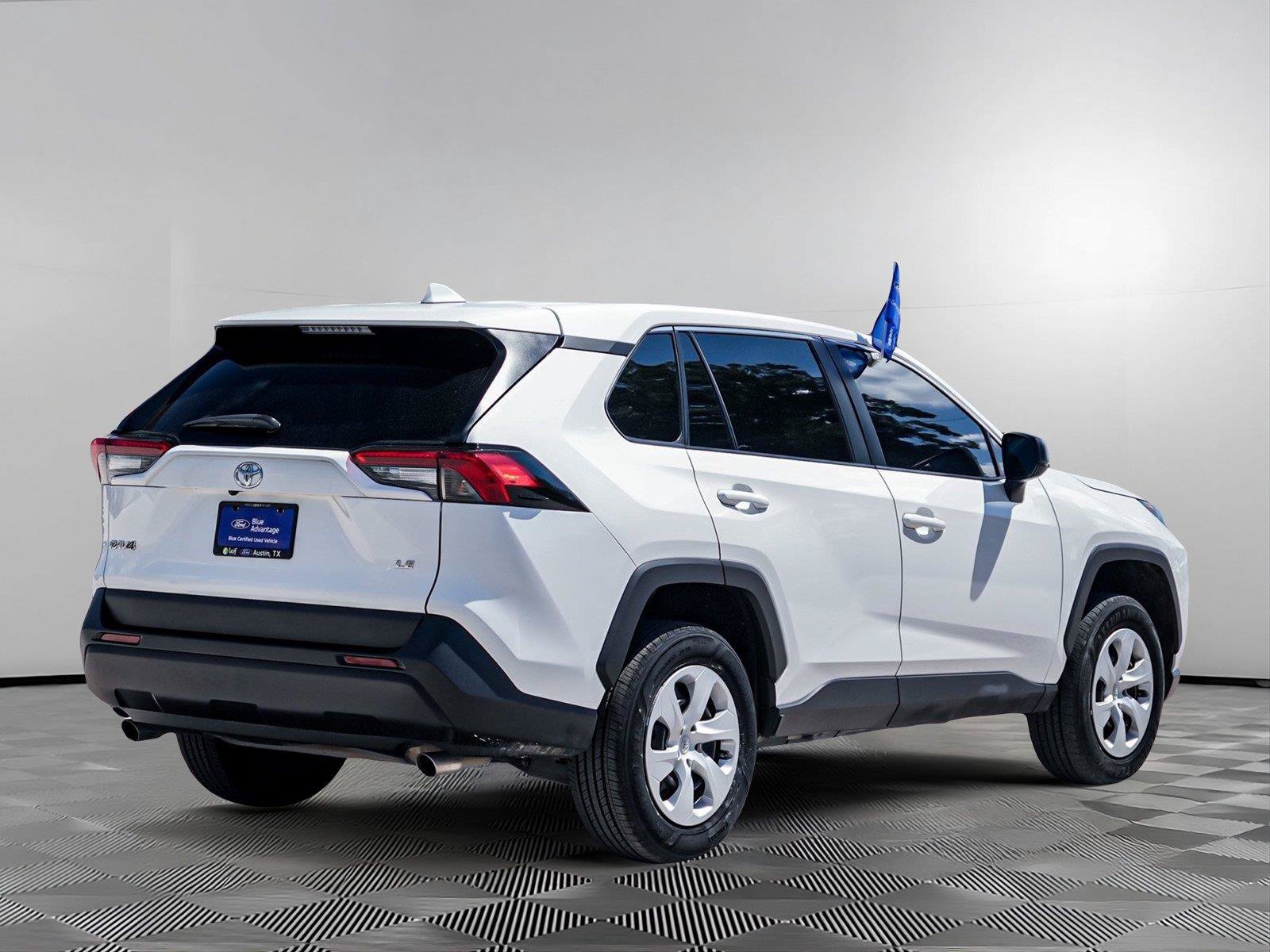 Used 2024 Toyota RAV4 LE FWD image 4