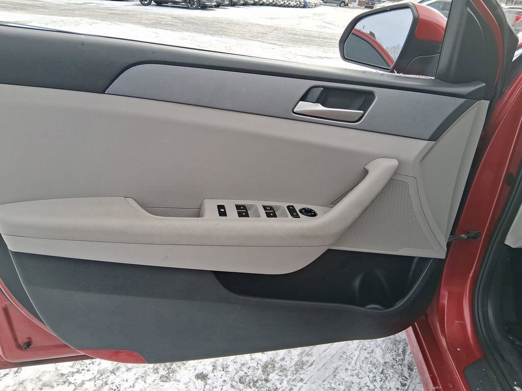 Used 2019 Hyundai Sonata SE w/ Cargo Package image 22