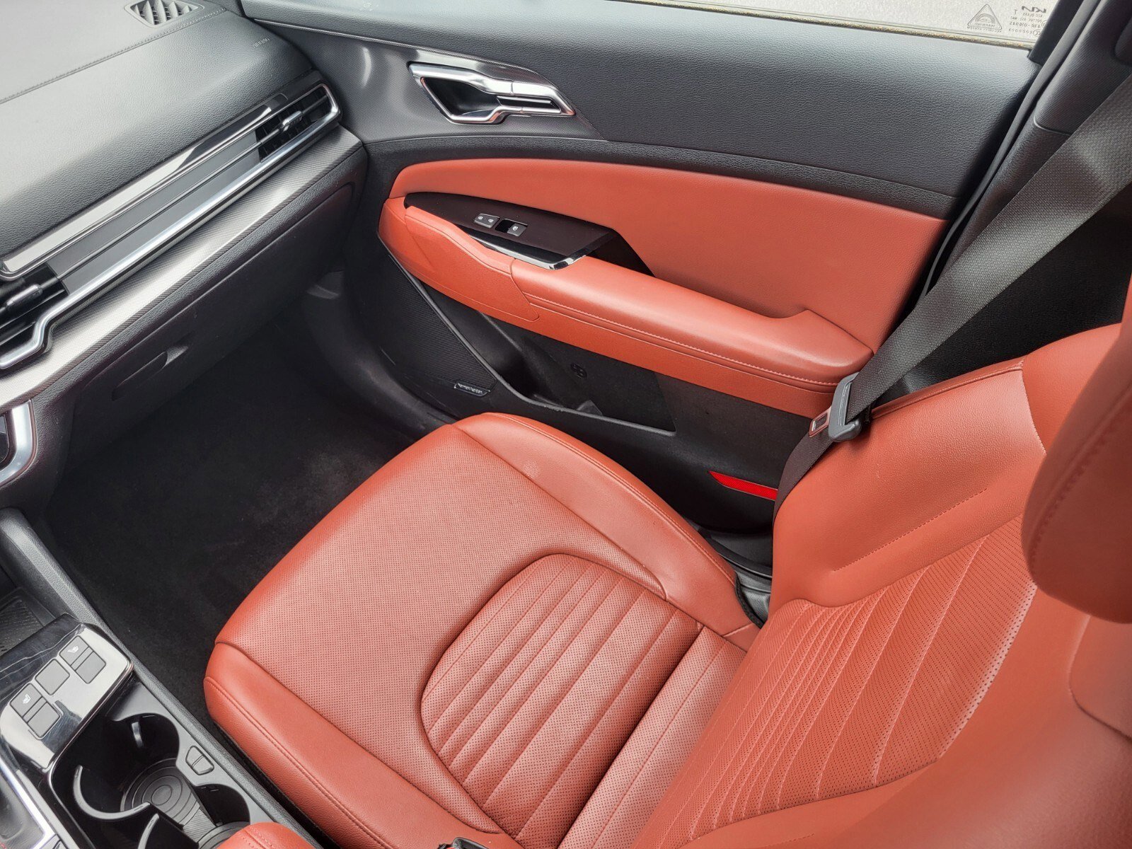 Used 2023 Kia Sportage SX image 16