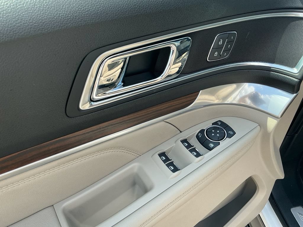 Certified 2018 Ford Explorer Limited FWD image 16