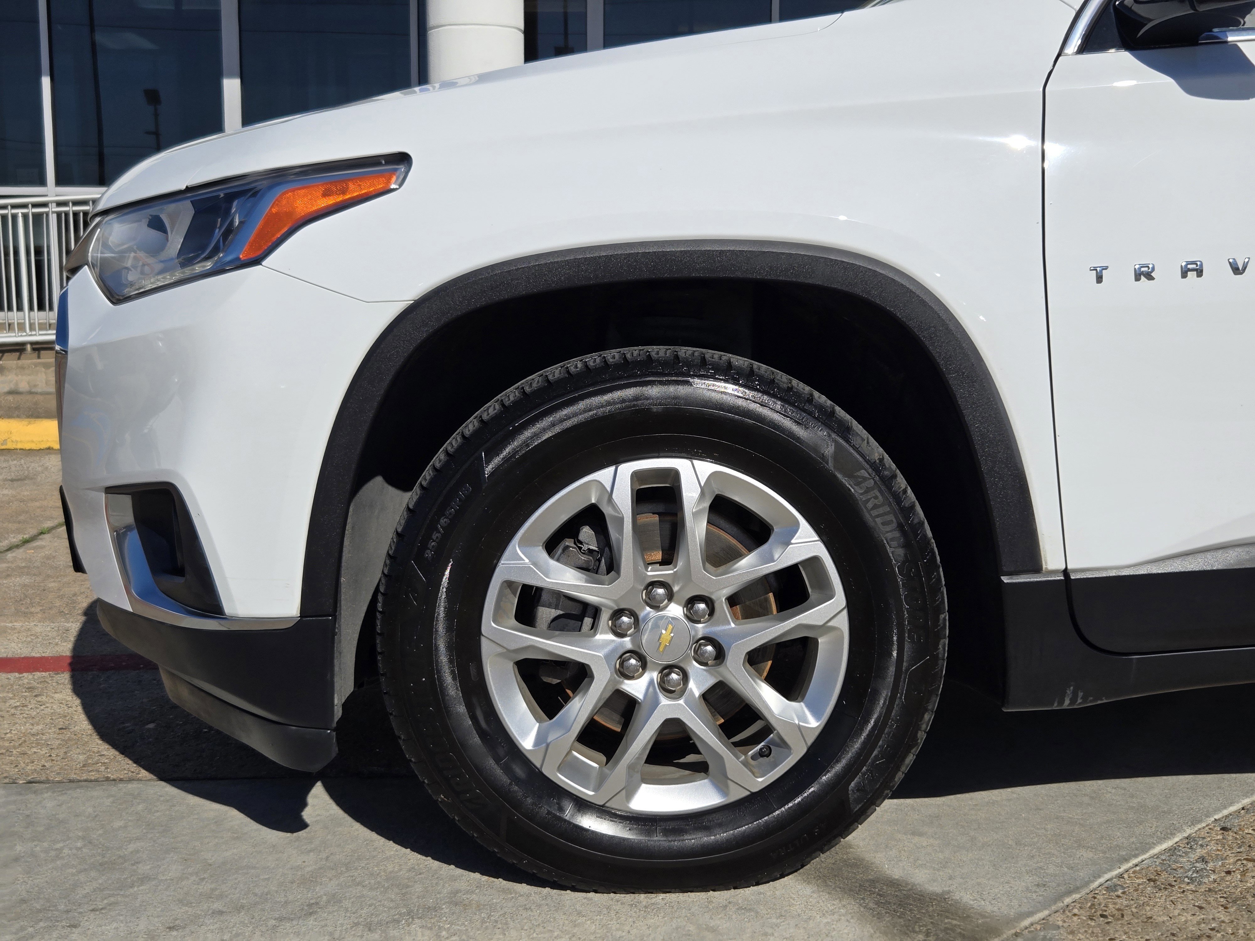 Used 2020 Chevrolet Traverse LT image 5