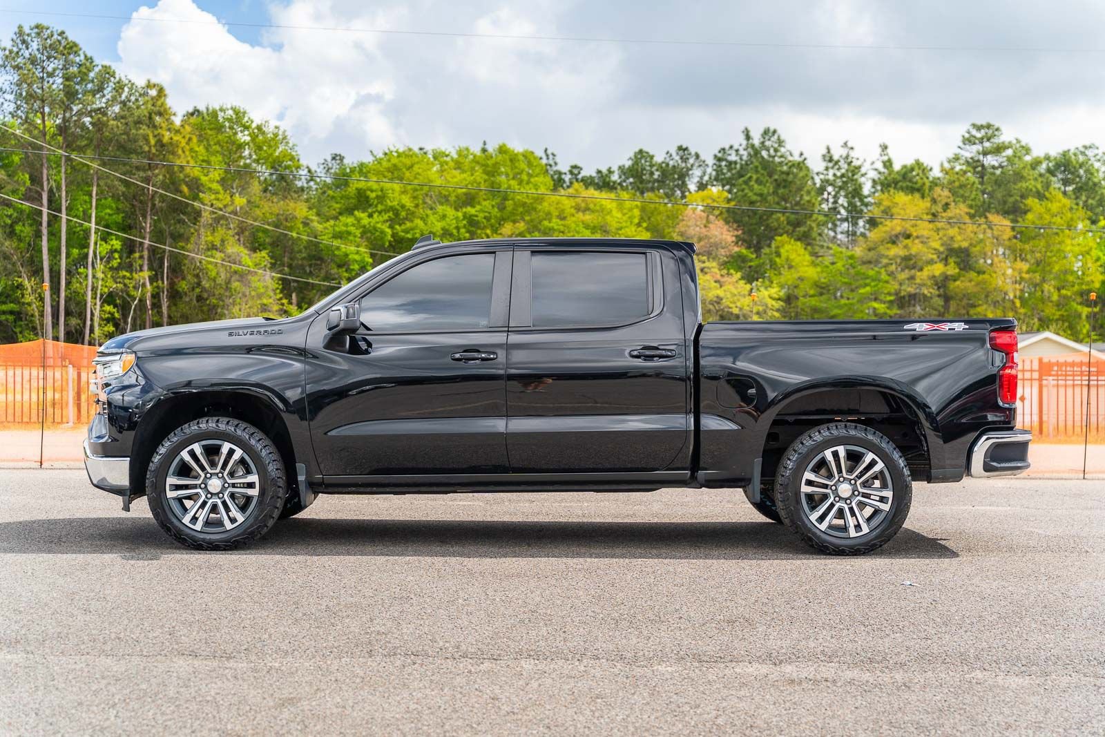 Used 2023 Chevrolet Silverado 1500 LT AWD/4WD image 4