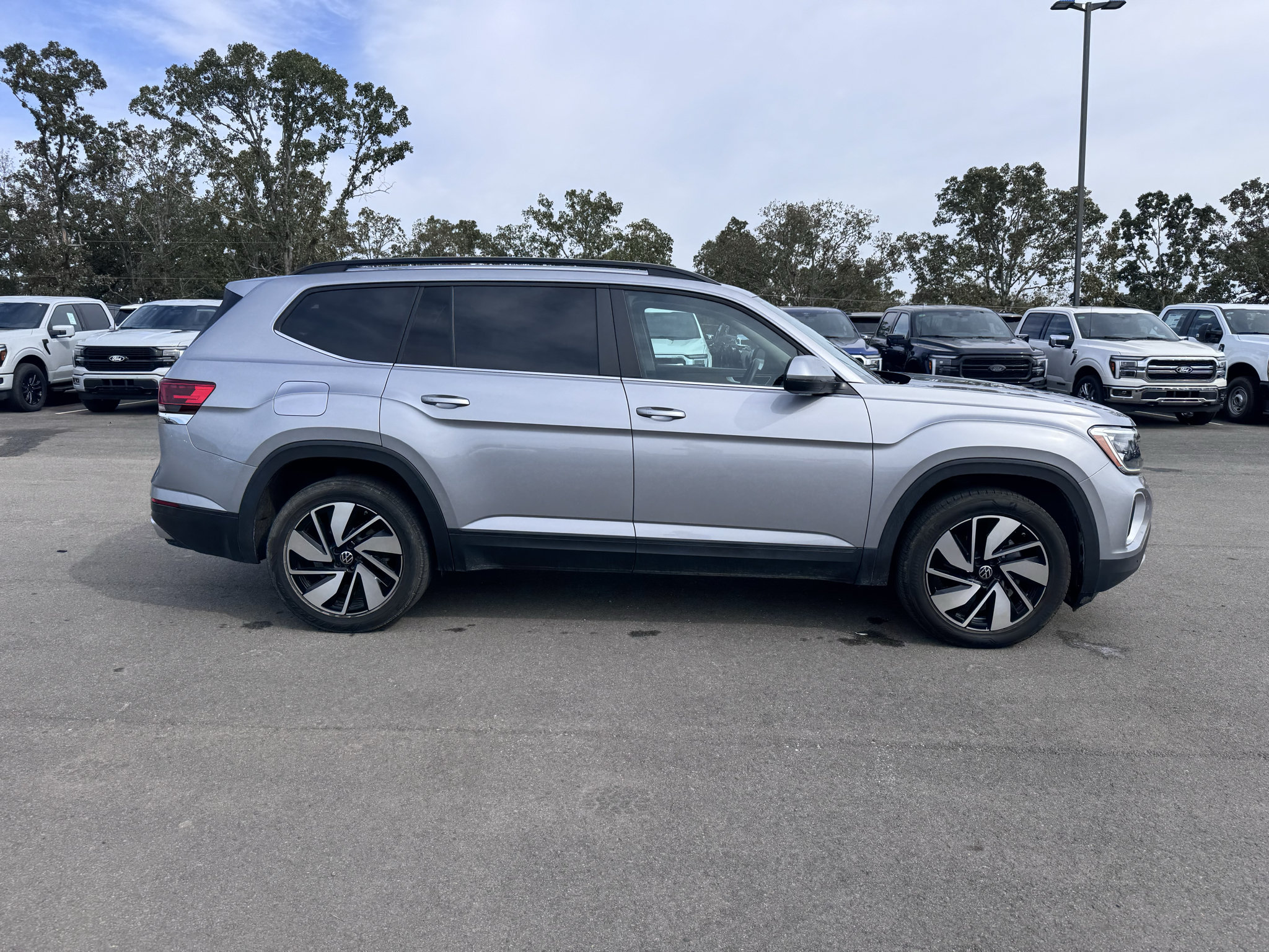 Used 2024 Volkswagen Atlas SE AWD/4WD image 9