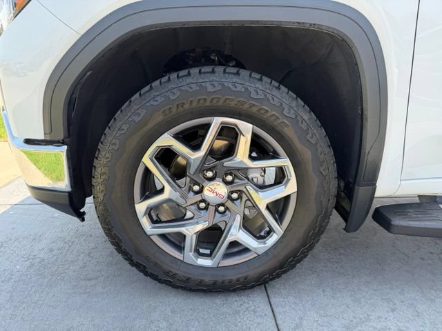 Used 2025 GMC Sierra 1500 SLT AWD/4WD image 4