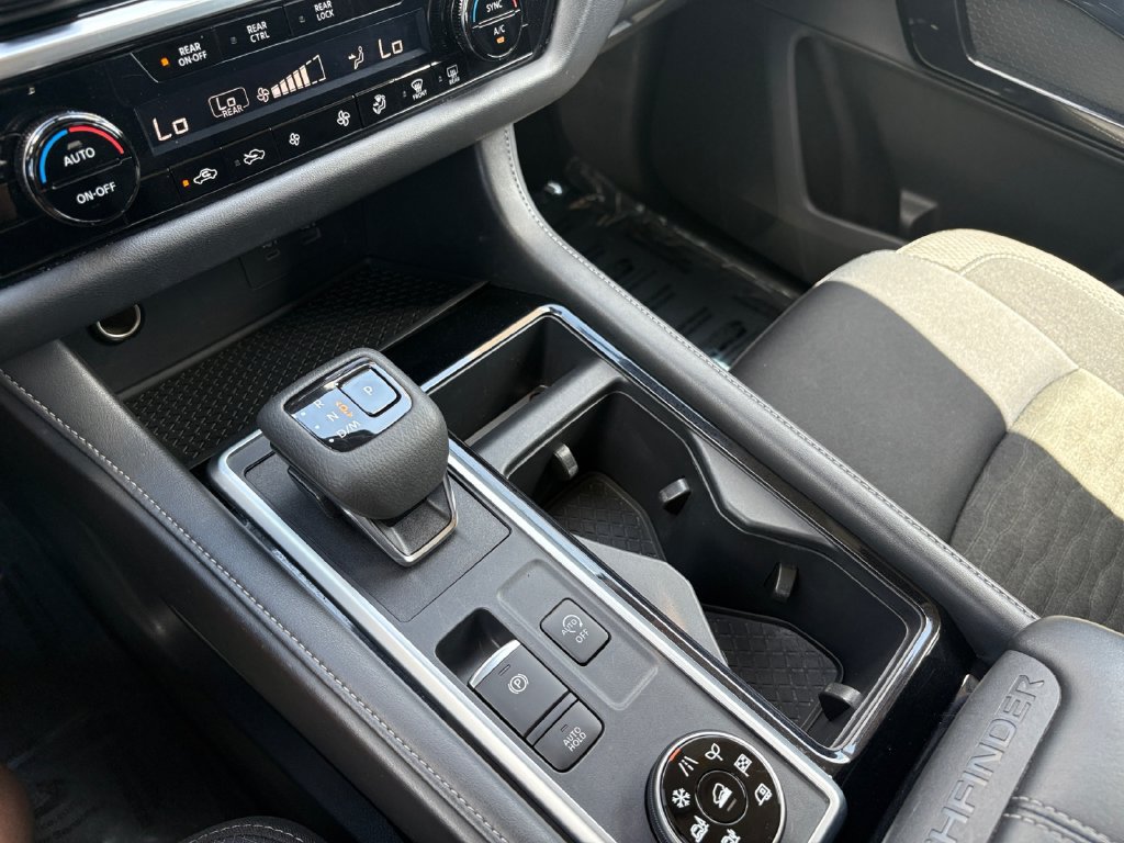 Used 2024 Nissan Pathfinder SV AWD/4WD image 18