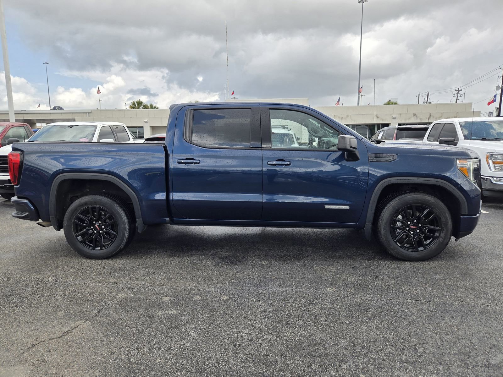 Used 2022 GMC Sierra 1500 Elevation image 2