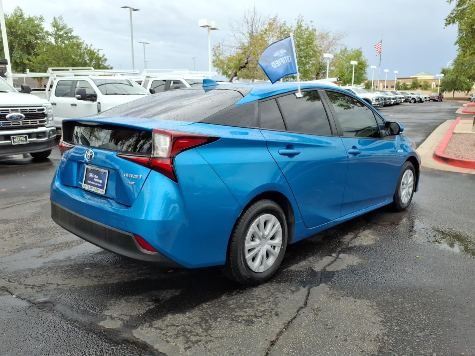 Used 2021 Toyota Prius L Eco FWD image 4