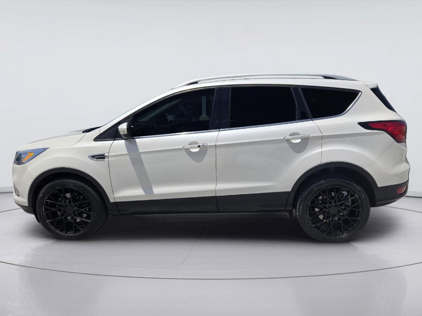Certified 2019 Ford Escape Titanium w/ U9j03 - Titanium Tow Package AWD/4WD image 5