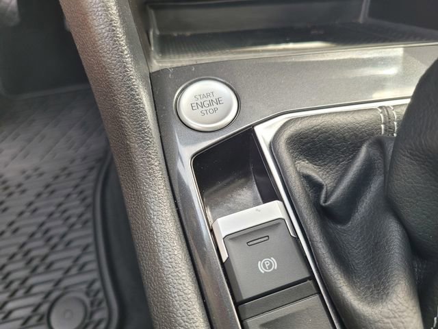 Used 2023 Volkswagen Tiguan SE w/ Panoramic Sunroof Package FWD image 26
