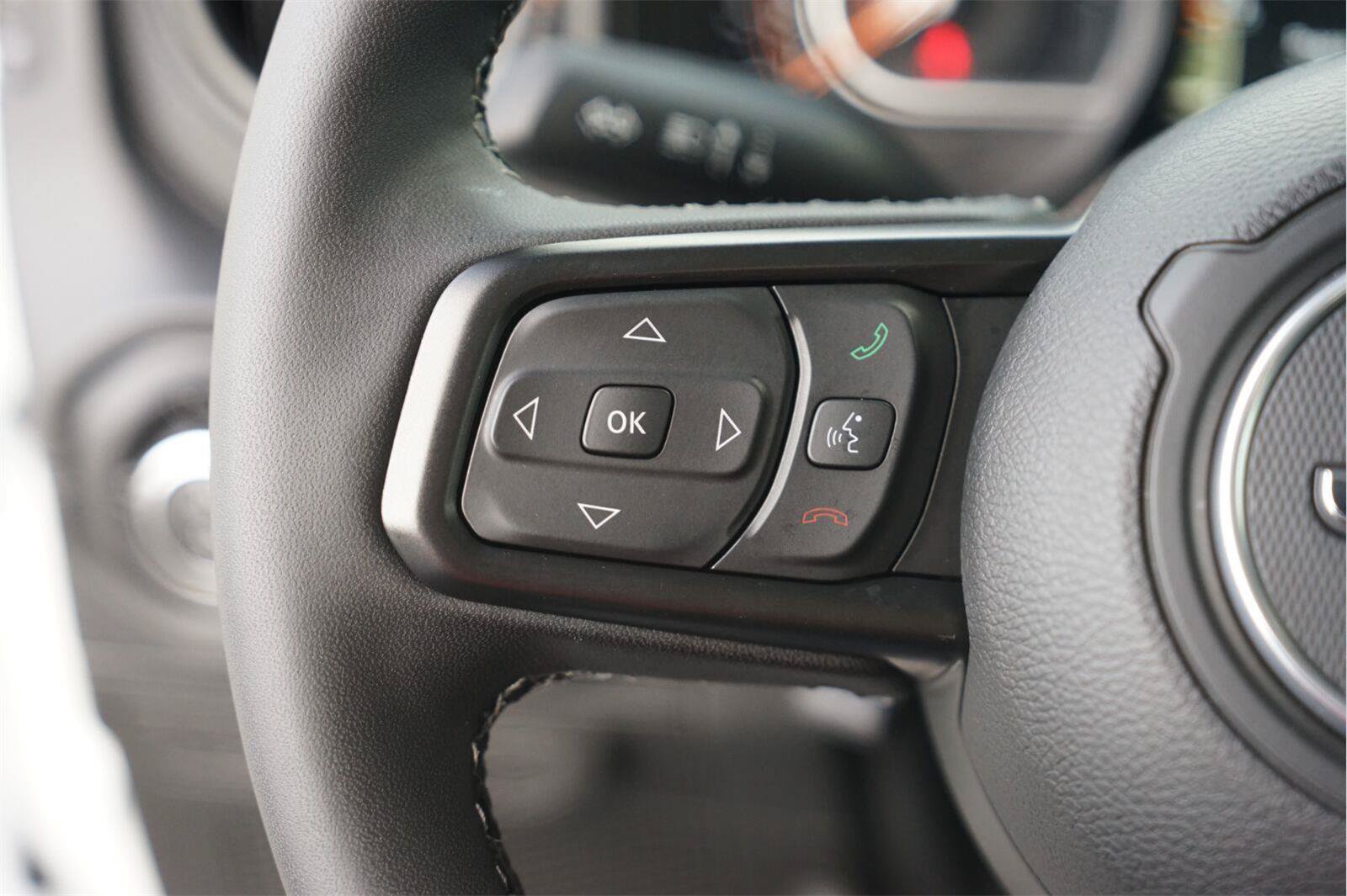 Used 2025 Jeep Gladiator Mojave w/ Convenience Group AWD/4WD image 22