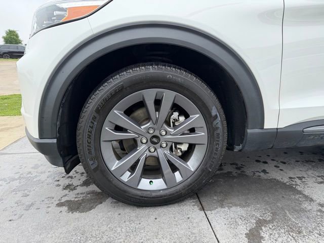 Certified 2023 Ford Explorer XLT w/ Equipment Group 202A RWD image 6