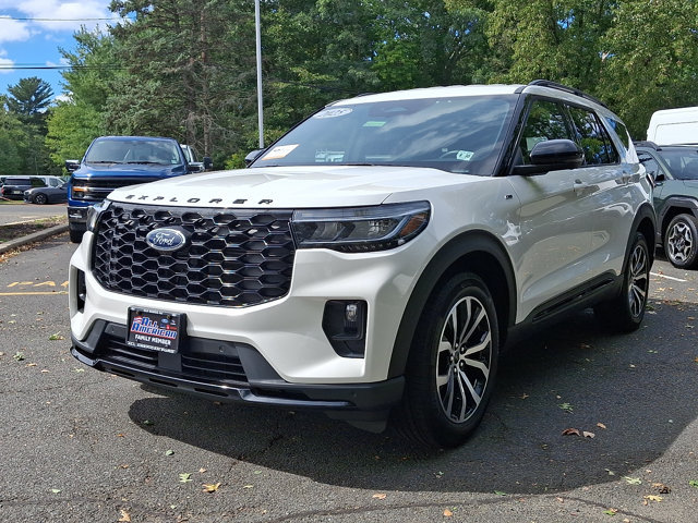 Certified 2025 Ford Explorer ST-Line AWD/4WD image 4