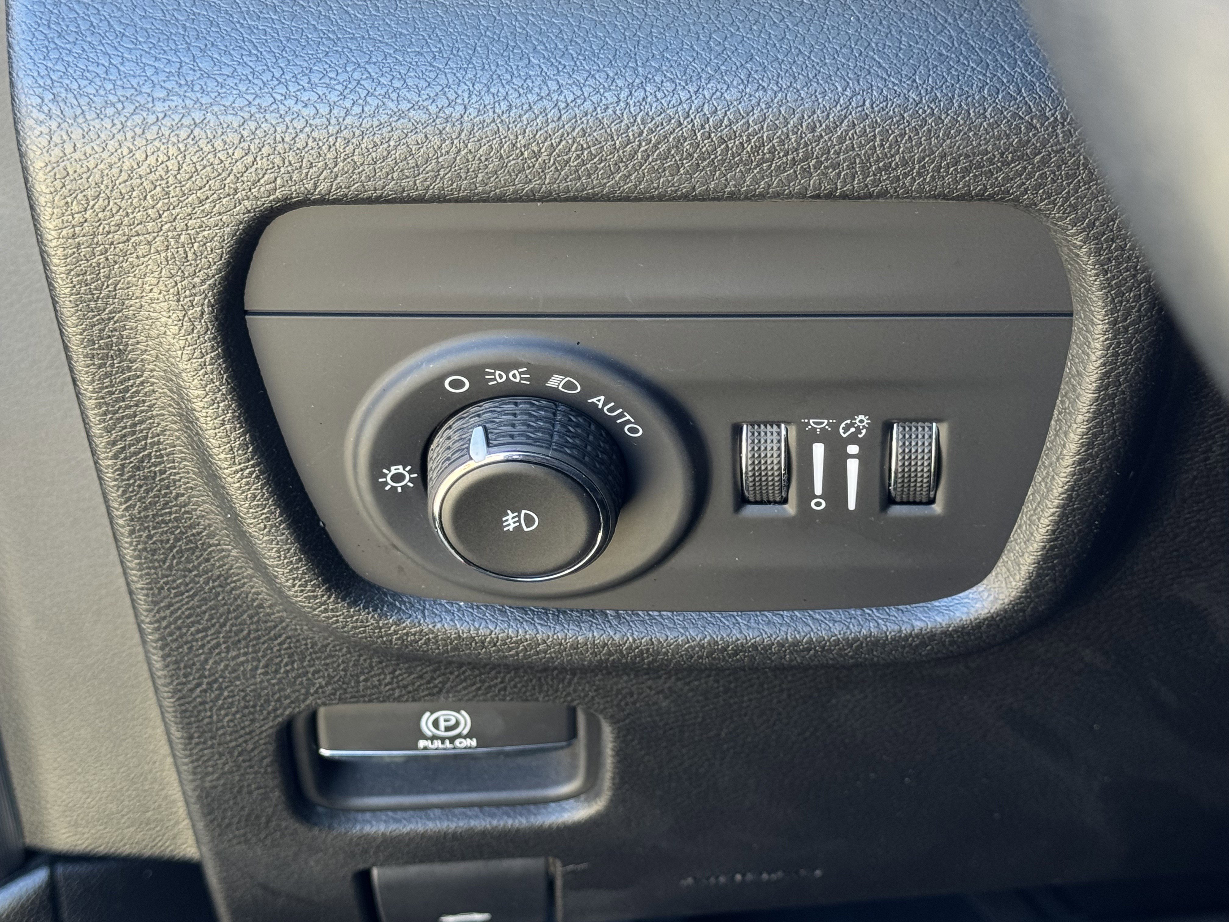 Used 2022 Jeep Grand Cherokee Limited image 23