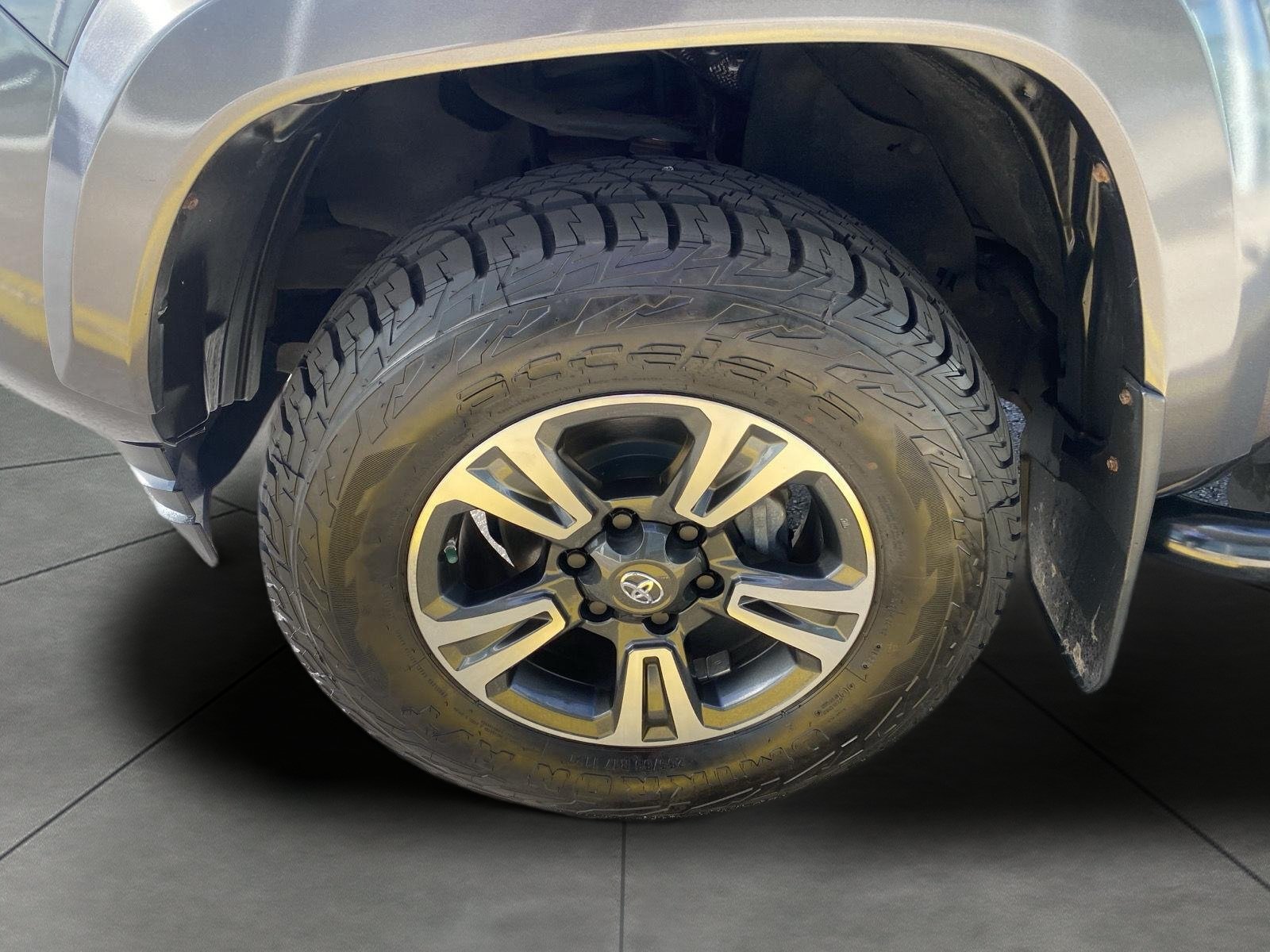 Used 2019 Toyota Tacoma SR5 AWD/4WD image 7
