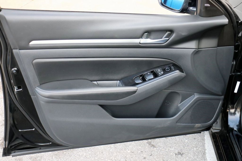 Used 2023 Nissan Altima 2.5 SV image 15