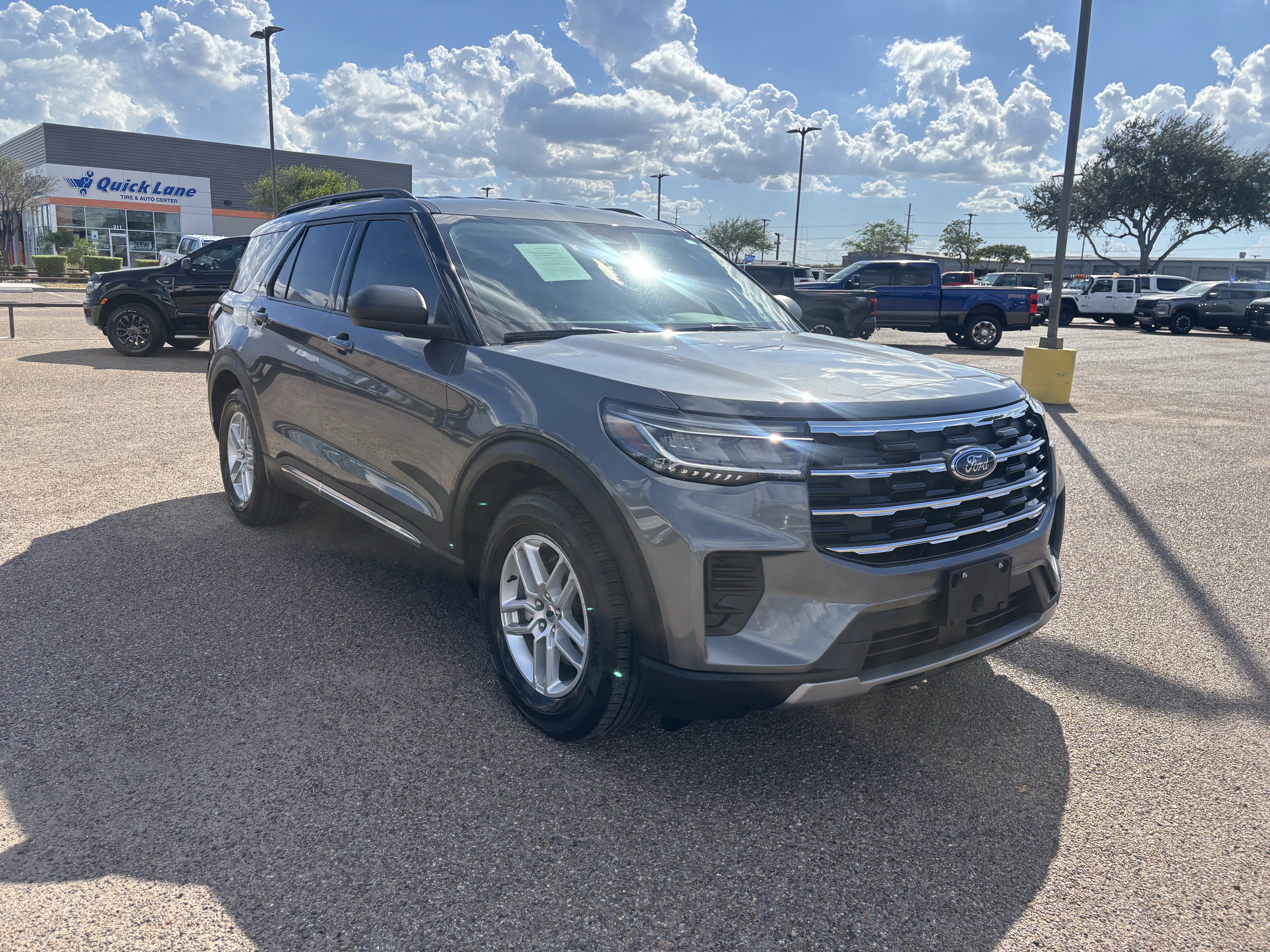 Certified 2025 Ford Explorer Active RWD image 5