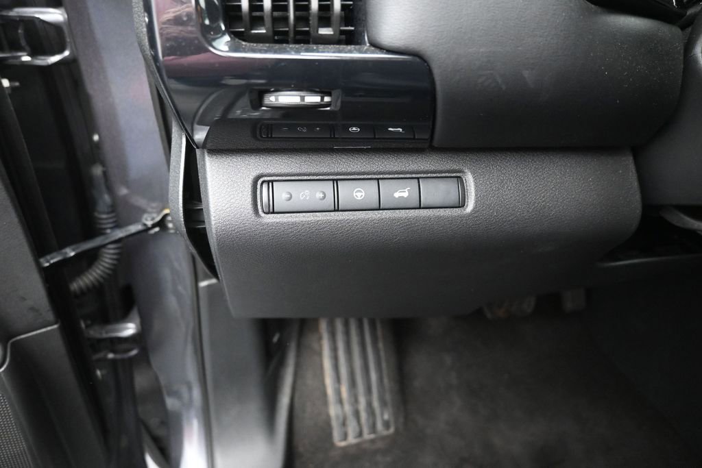 Used 2025 Nissan Pathfinder SV FWD image 19