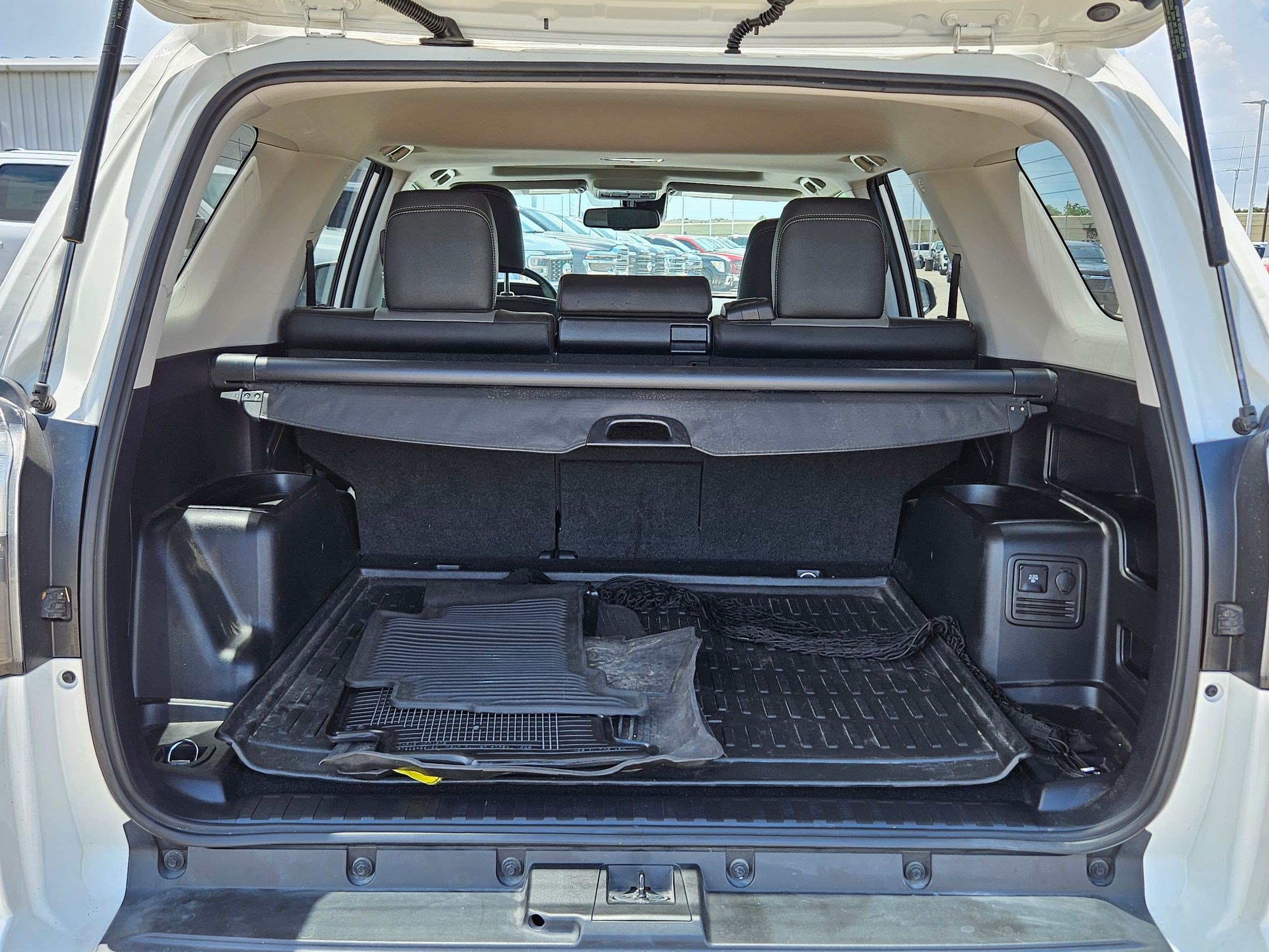 Used 2022 Toyota 4Runner SR5 Premium w/ Moonroof Package RWD image 28