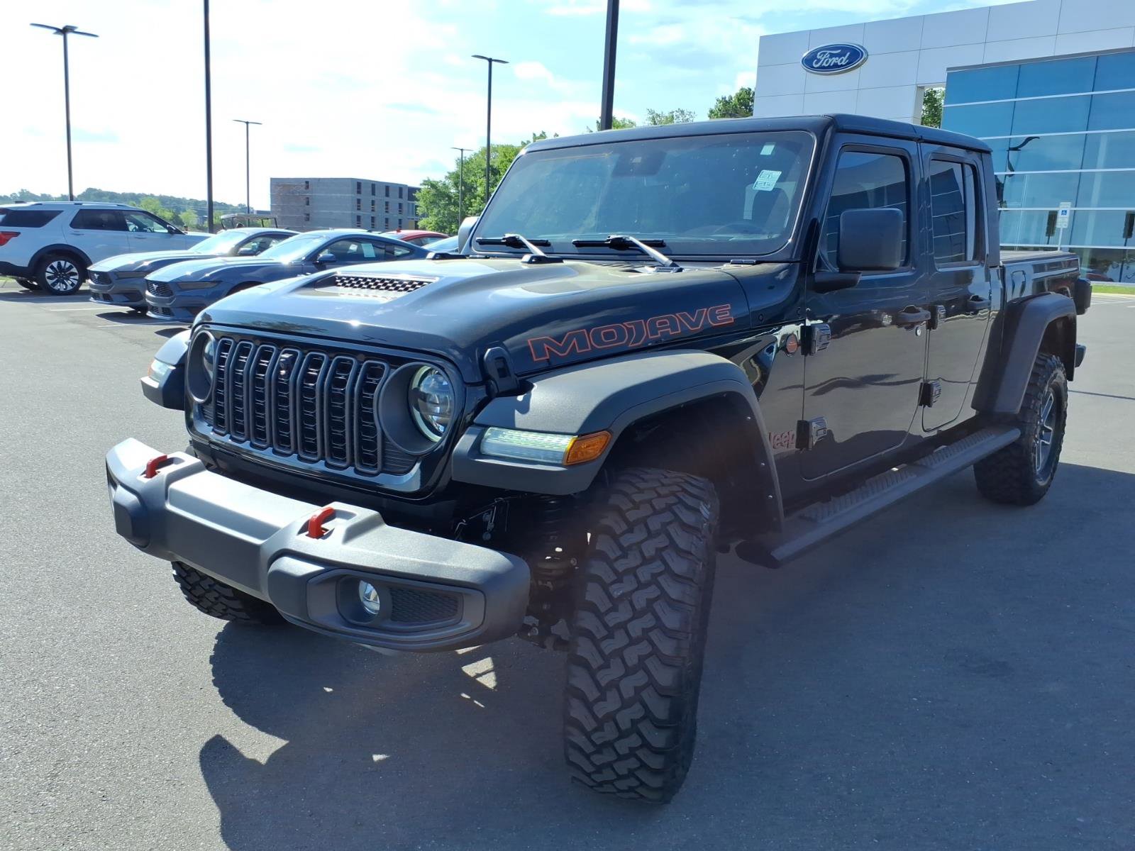 Used 2024 Jeep Gladiator Mojave w/ Technology Group AWD/4WD image 7