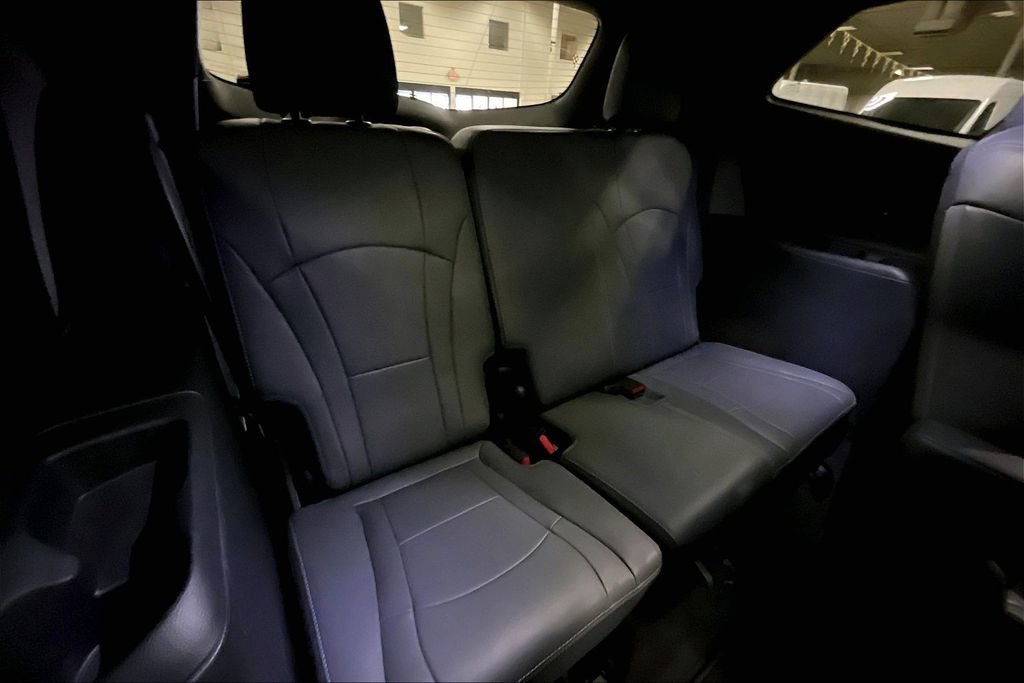Used 2024 Buick Enclave Premium AWD/4WD image 26