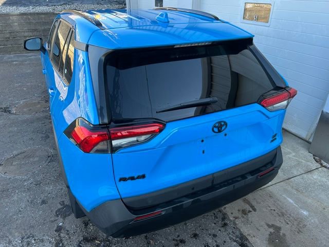 Used 2021 Toyota RAV4 LE image 4
