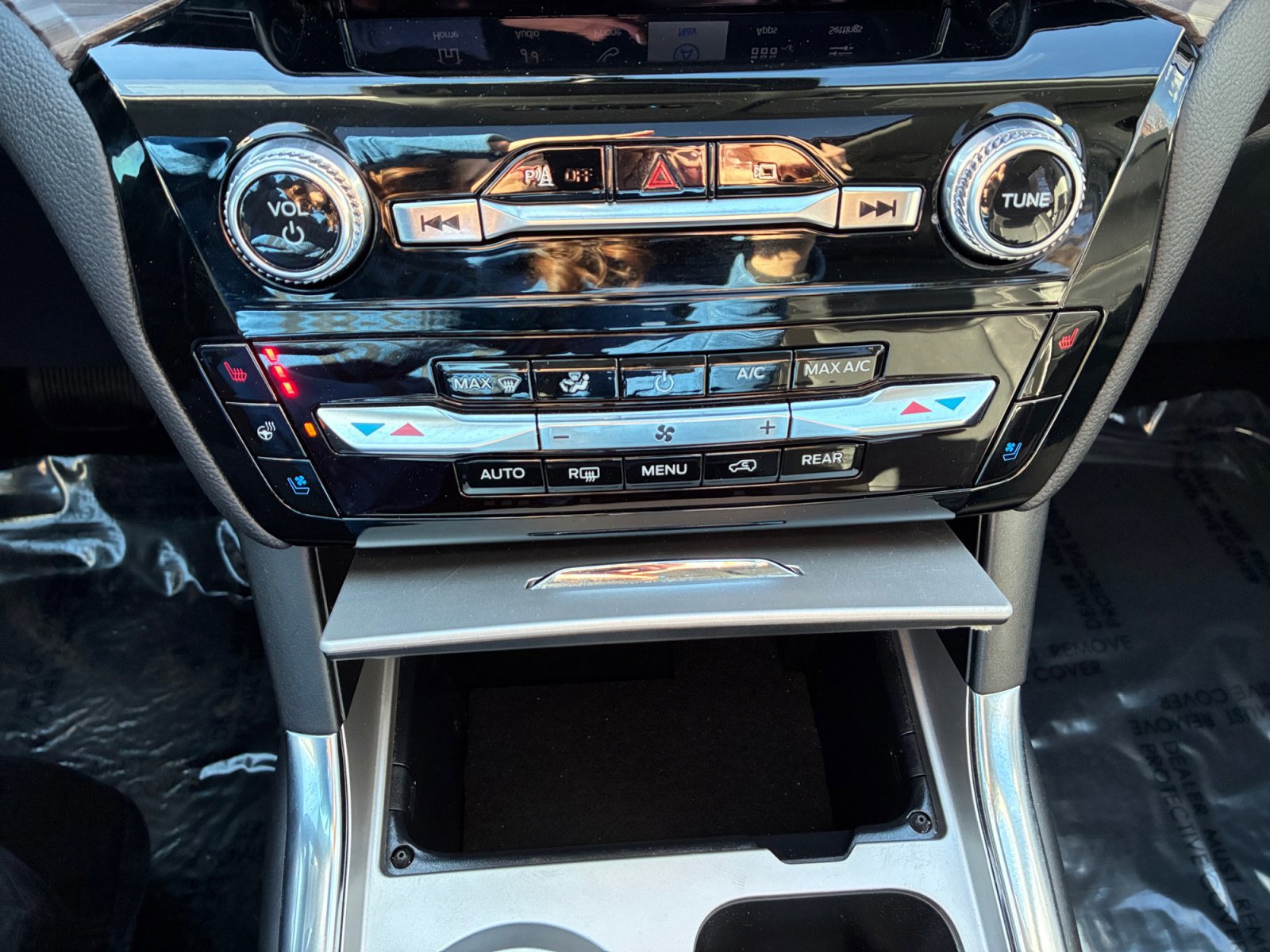 Certified 2023 Ford Explorer Limited w/ Limited Technology Package image 31