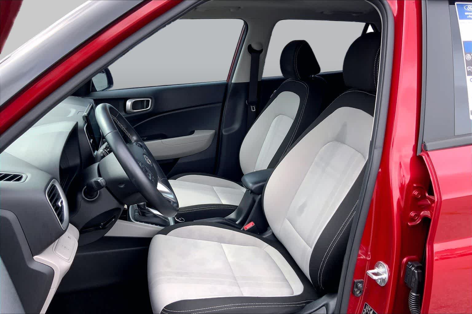 Used 2023 Hyundai Venue SEL FWD image 8