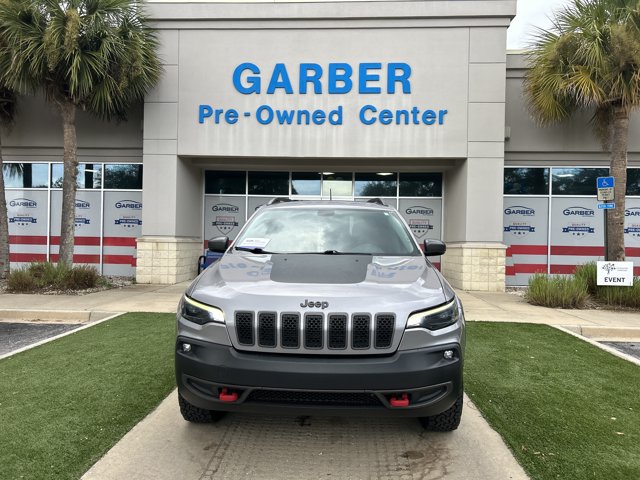 Used 2019 Jeep Cherokee Trailhawk AWD/4WD image 2