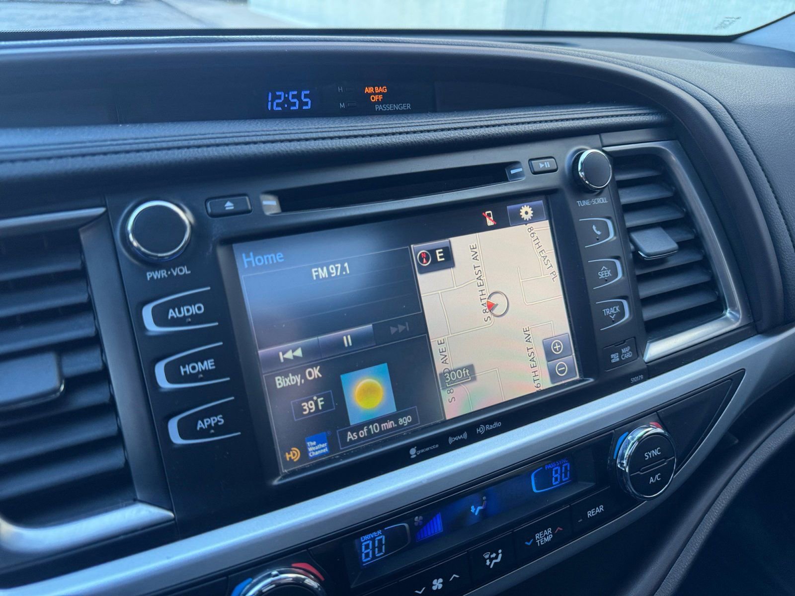 Used 2017 Toyota Highlander XLE image 30