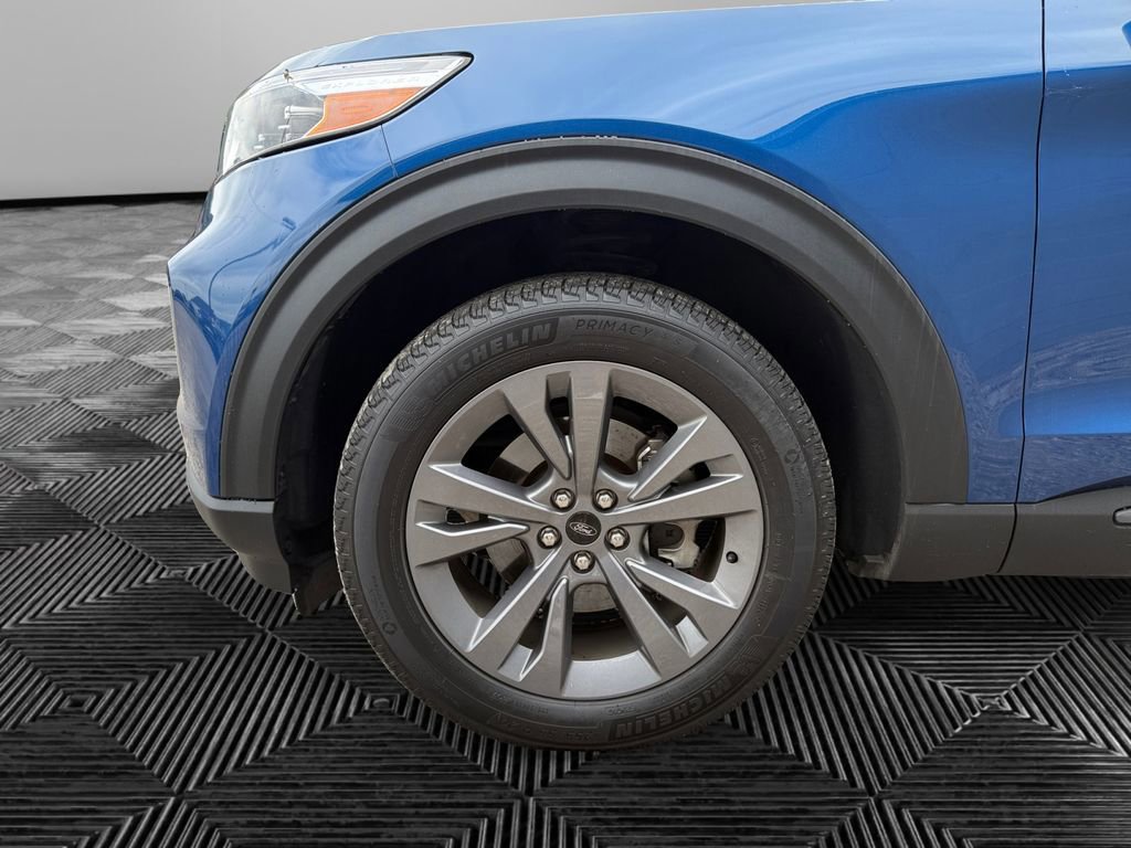 Certified 2022 Ford Explorer XLT w/ Equipment Group 202A image 9