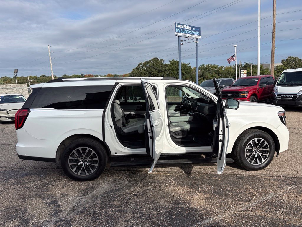 Certified 2025 Ford Expedition Max Platinum AWD/4WD image 8