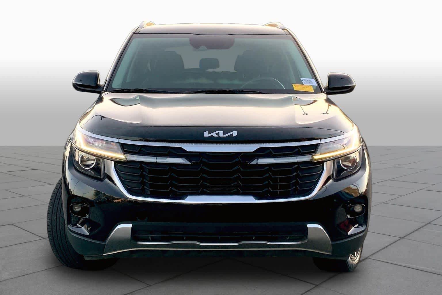 Used 2024 Kia Seltos EX FWD image 4