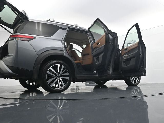 Used 2025 Nissan Pathfinder Platinum w/ Cargo Package AWD/4WD image 45