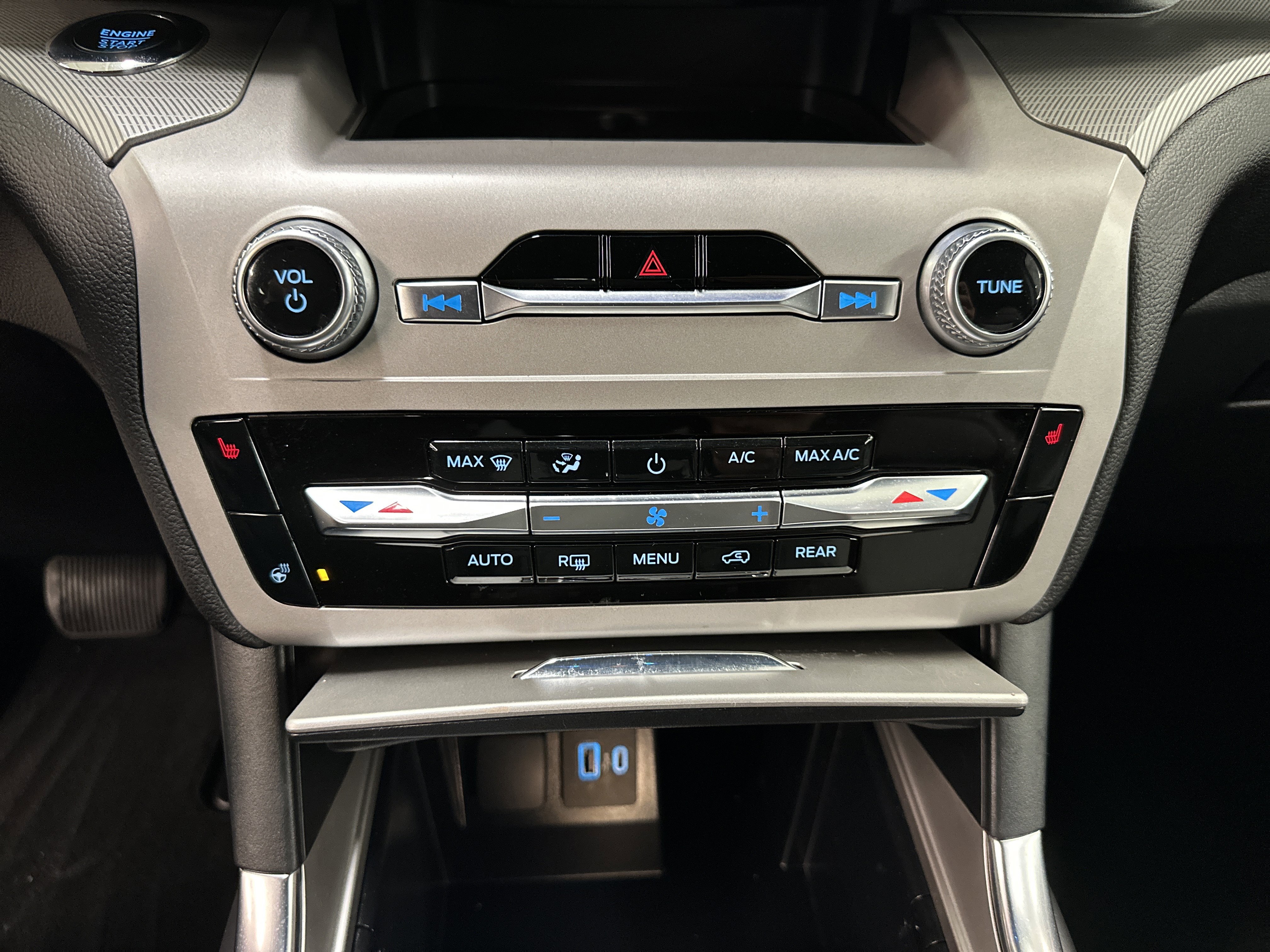 Certified 2023 Ford Explorer XLT w/ Equipment Group 202A image 32