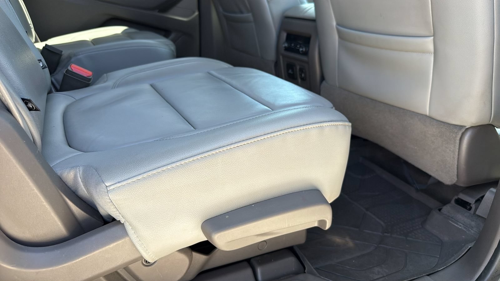 Used 2018 Chevrolet Traverse LT w/ LPO, Cargo Package FWD image 25