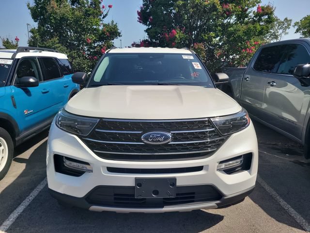 Certified 2021 Ford Explorer XLT w/ Equipment Group 202A AWD/4WD image 2