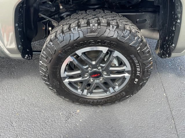 Used 2025 Toyota Tacoma TRD Sport AWD/4WD image 4
