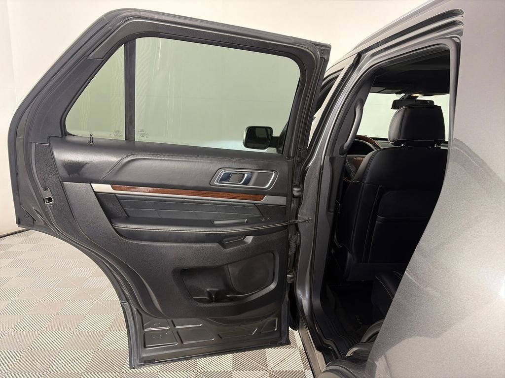 Certified 2017 Ford Explorer Platinum AWD/4WD image 12
