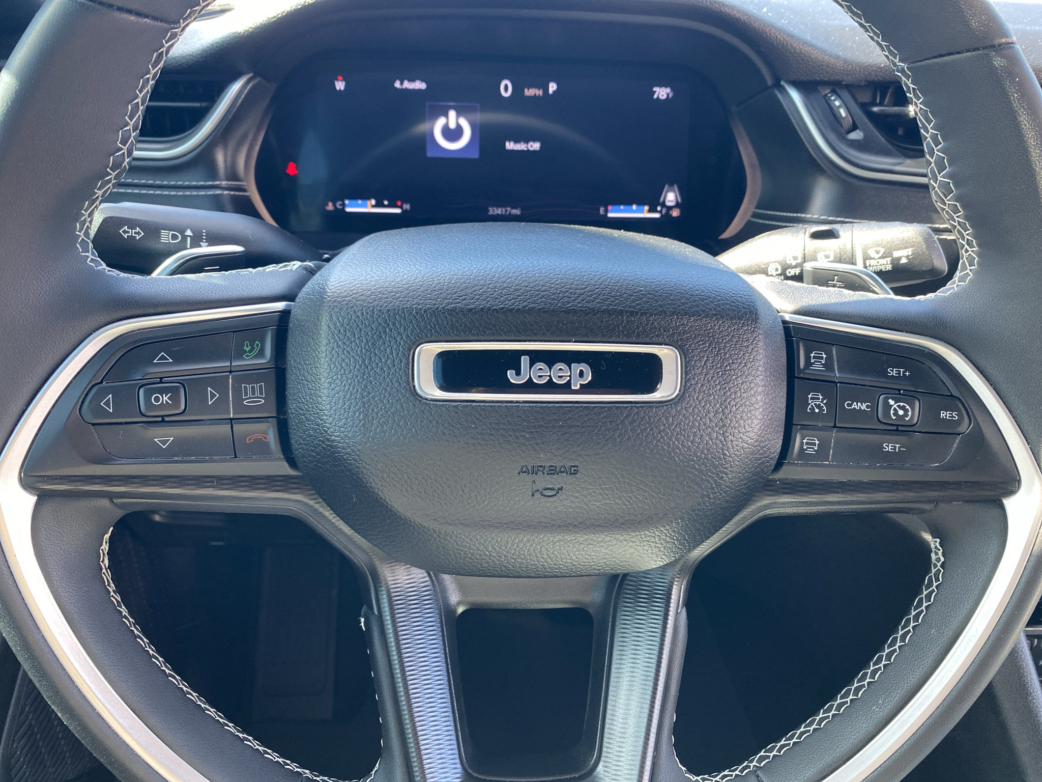 Used 2023 Jeep Grand Cherokee Altitude AWD/4WD image 9