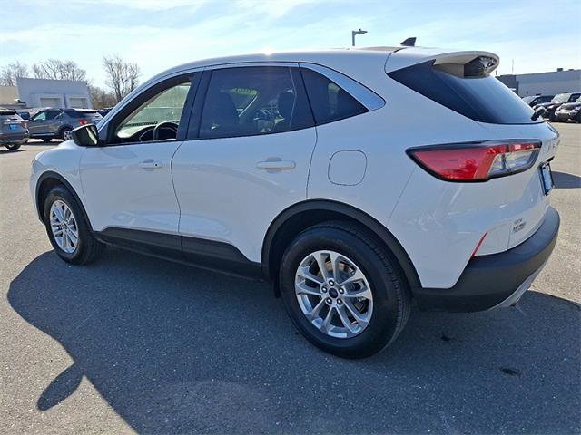 Certified 2022 Ford Escape SE image 2