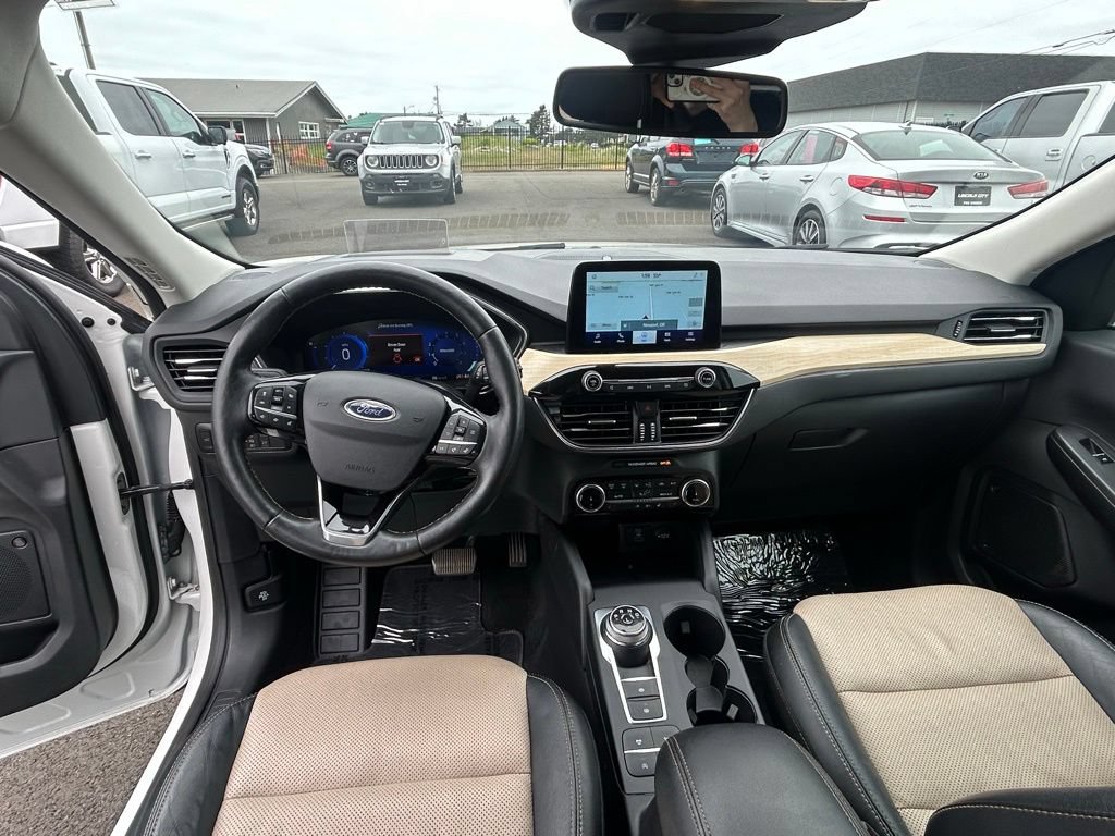 Certified 2022 Ford Escape Titanium w/ Titanium Elite Package AWD/4WD image 16