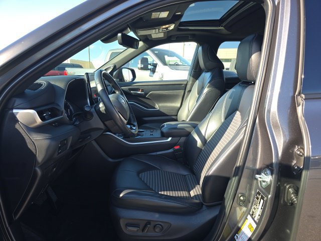 Used 2023 Toyota Highlander XSE FWD image 11