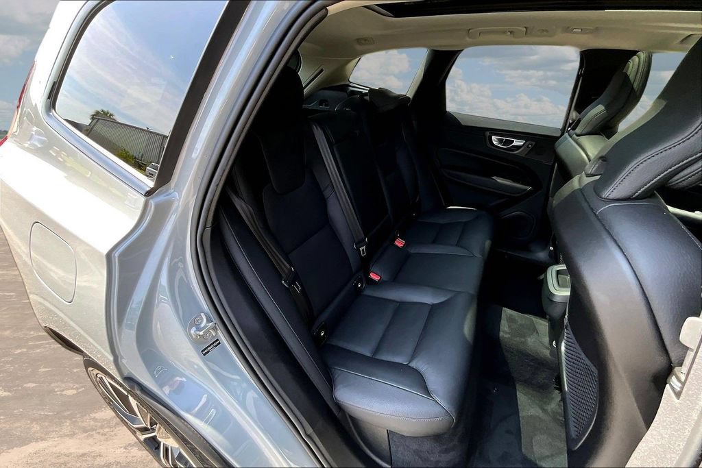 Used 2025 Volvo XC60 B5 Plus AWD/4WD image 27