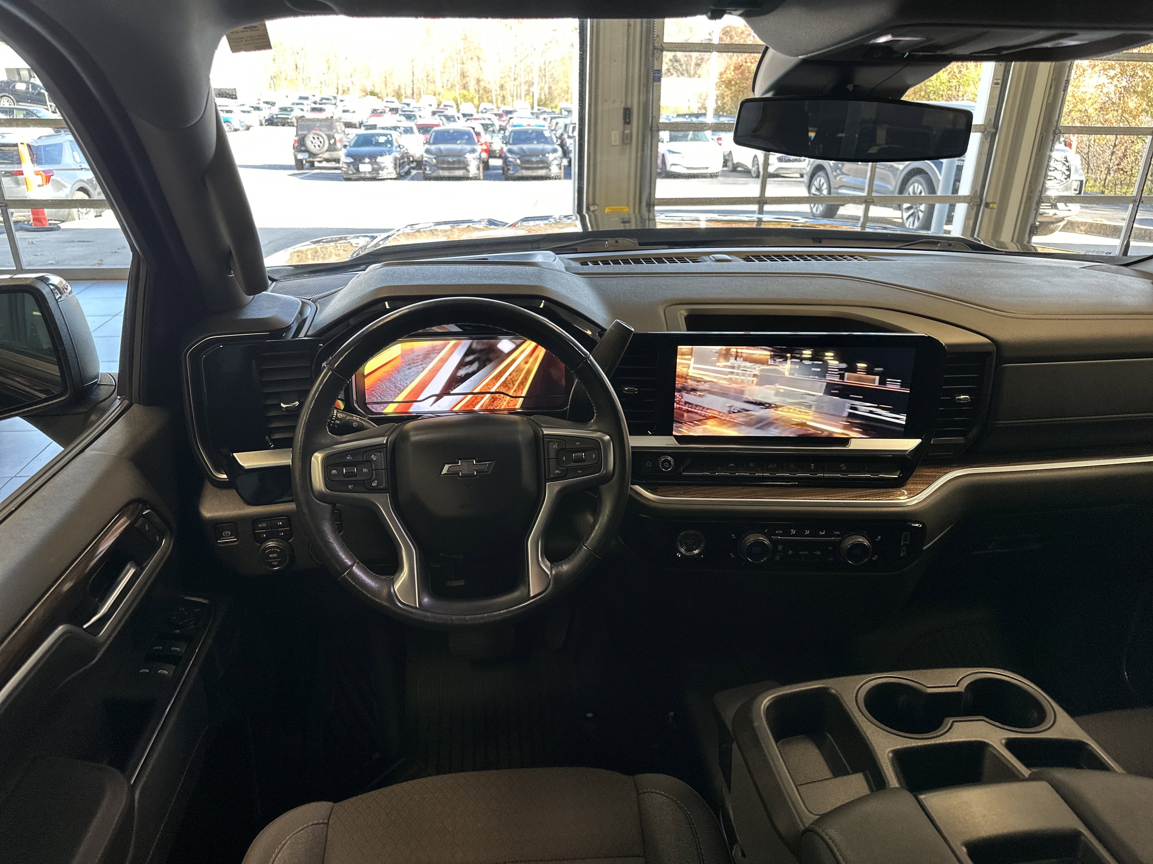 Used 2022 Chevrolet Silverado 1500 RST image 2