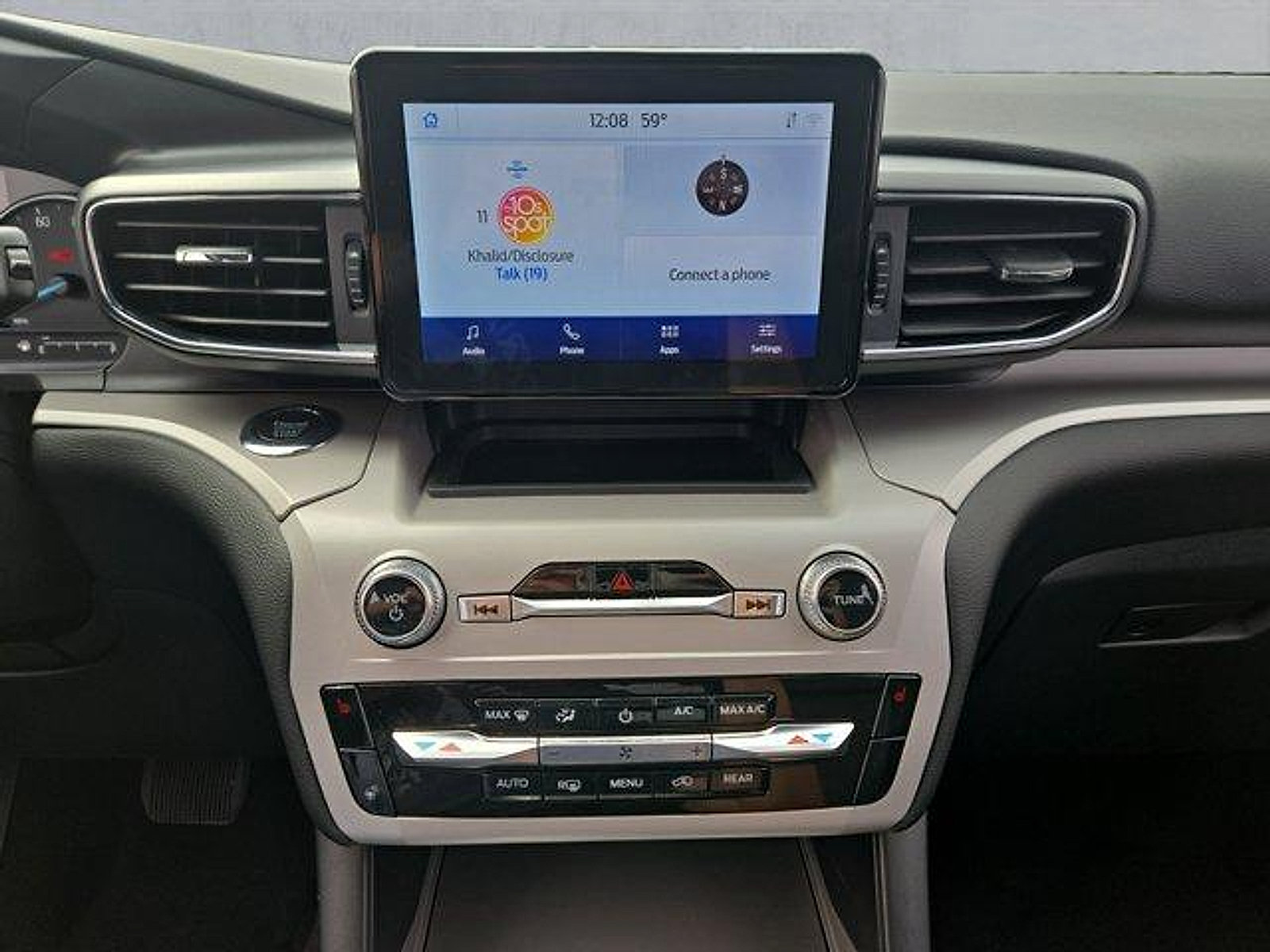 Certified 2023 Ford Explorer XLT w/ Equipment Group 202A AWD/4WD image 17